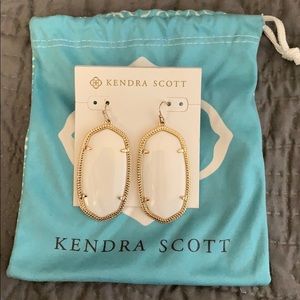EUC Kendra Scott Danielle Earrings